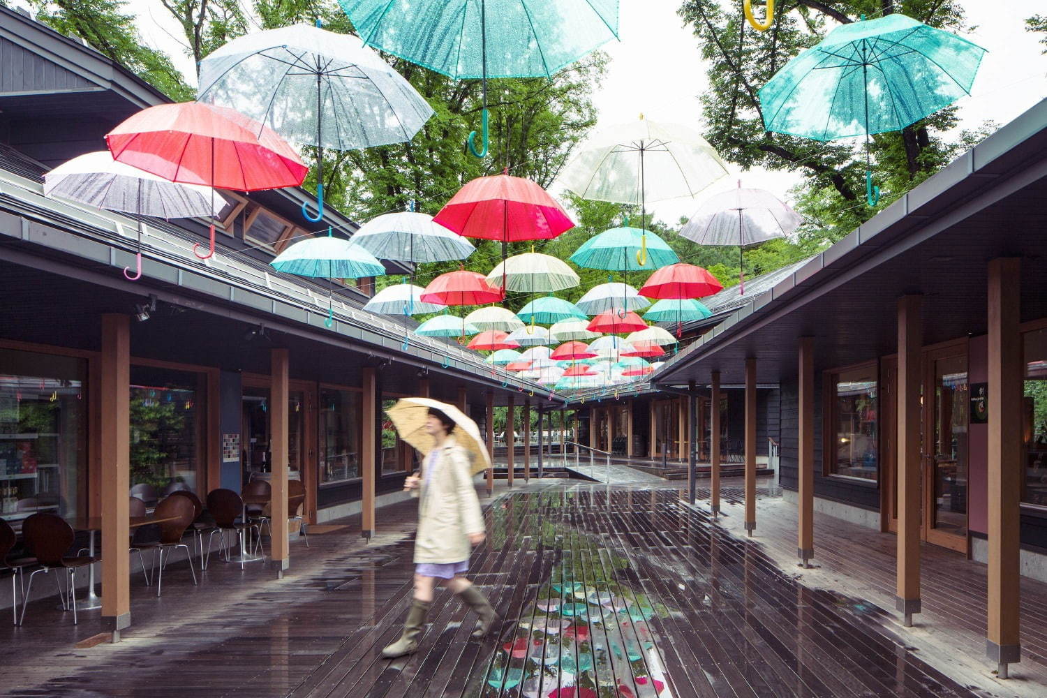 星野リゾート、カラフルな傘で空を彩る“梅雨限定イベント”軽井沢＆山梨で開催｜写真5
