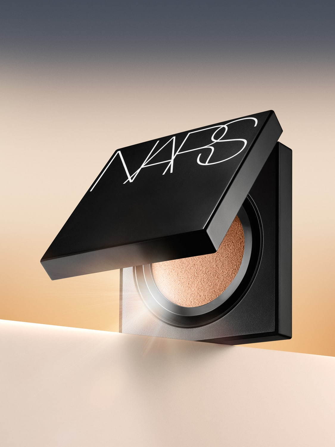 NARS“ナチュラルな艶”長時間持続クッションファンデ