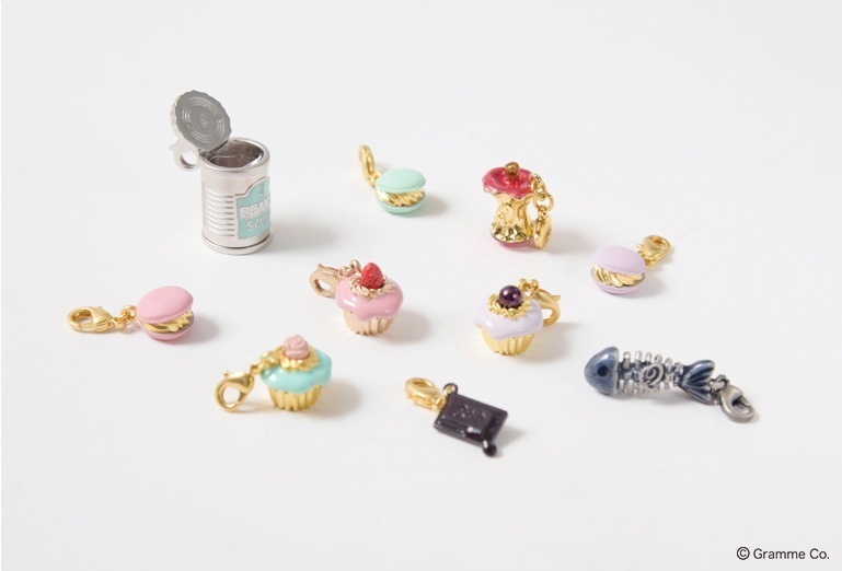 Beans Soup Can Charm 9,000円＋税
Petit Macaron Charm/Red Apple Core Charm
Petit Rose/Strawberry/blueberry Cupcake Charm
Chocolate Piece Good Luck Charm/Fish Bone Charm 各4,500円＋税