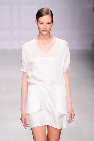 DAKS(ダックス) 2013年春夏ウィメンズコレクション - シックなカラーで表現する大人の夏｜写真5