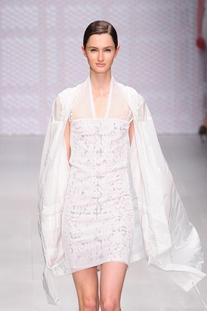 DAKS(ダックス) 2013年春夏ウィメンズコレクション - シックなカラーで表現する大人の夏｜写真11