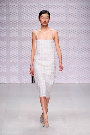 DAKS(ダックス) 2013年春夏ウィメンズコレクション - シックなカラーで表現する大人の夏｜写真18