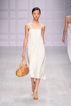 DAKS(ダックス) 2013年春夏ウィメンズコレクション - シックなカラーで表現する大人の夏｜写真21