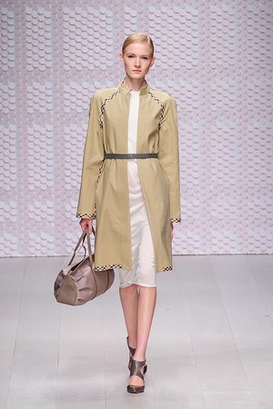 DAKS(ダックス) 2013年春夏ウィメンズコレクション - シックなカラーで表現する大人の夏｜写真25