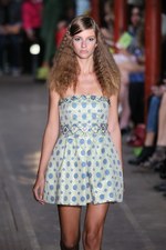 モスキーノ チープ＆シック 2013年春夏コレクション - ハッピーでカラフルなおしゃれガールズ｜写真20