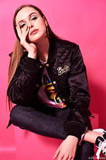 バービー×ベイプのウィメンズコレクション、ピンクのファーコートやドットカモ柄のジップフーディ｜写真2