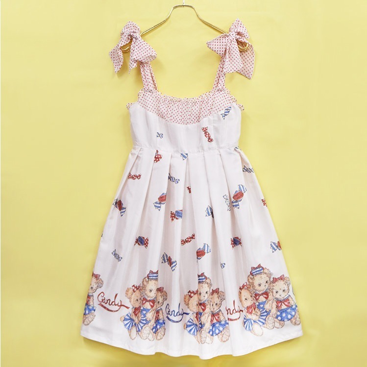 エミリーテンプルキュート“三つ子ベア”主役のトリコロールカラーのドレス、キャンディ柄でラブリーに｜写真20