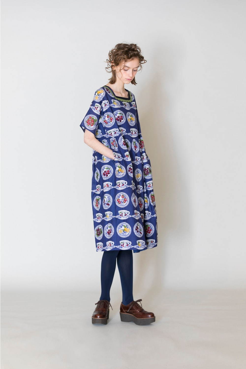 ジェーンマープルドンルサロン"フルーツ"を描いた磁器のティーカップ柄ドレス＆スカート｜写真39