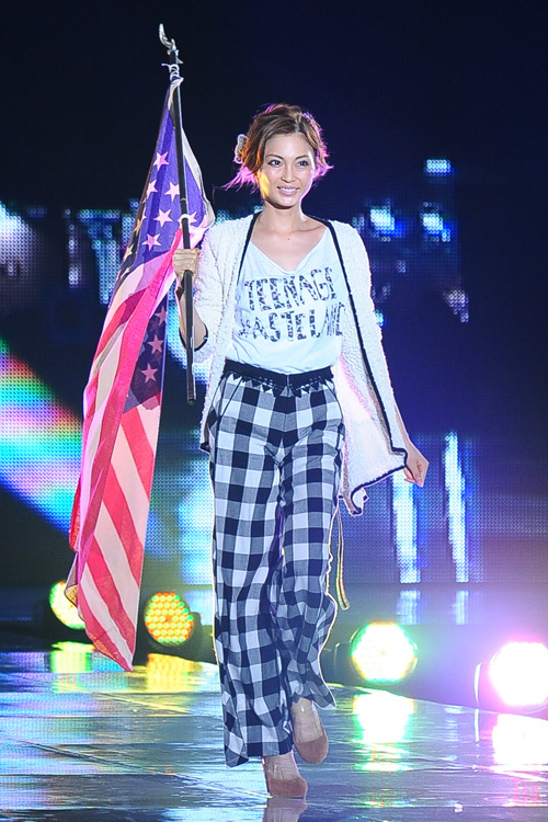 東京ランウェイ 2012A/W 2ndステージ - EMODAなどの人気ブランド、ベッキーや小島よしおも出演 | 写真