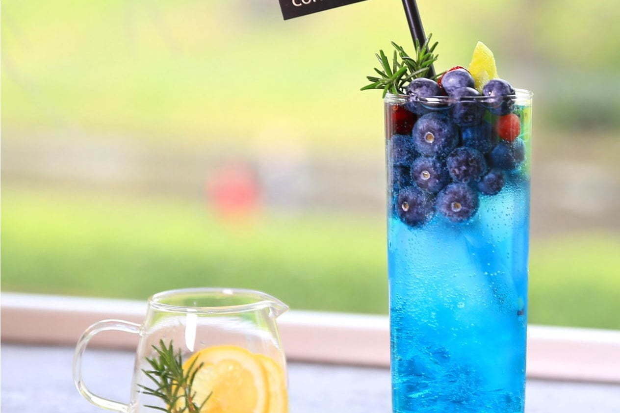コフレドールのコラボカフェが代々木公園に ブルーベリーたっぷり青色レモネード 食べるサプリサラダ ファッションプレス コフレドールのコラボカフェが代々木公園に ブルーベリーたっぷり青色レモネード 食べるサプリサラダ ファッションプレス