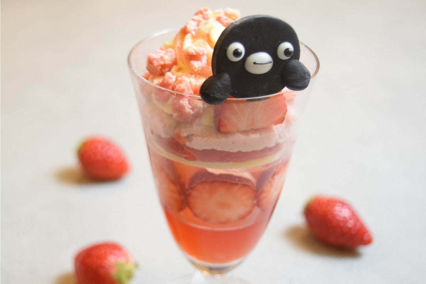 とちおとめ｜「Suicaのペンギン」が顔を出す"苺パフェ"登場のスイーツビュッフェ、池袋ホテルメトロポリタンで