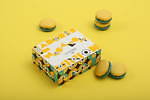 ラデュレ×ミニオンの限定マカロンボックス「ミニオン・マジック・サークル」ブルー×イエローの彩りで｜写真1