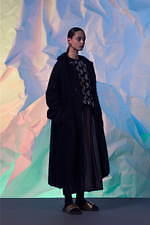 ネオンサイン 2019-20年秋冬ウィメンズ＆メンズコレクション - 恐竜・宝石・虹を服地で表現｜写真25