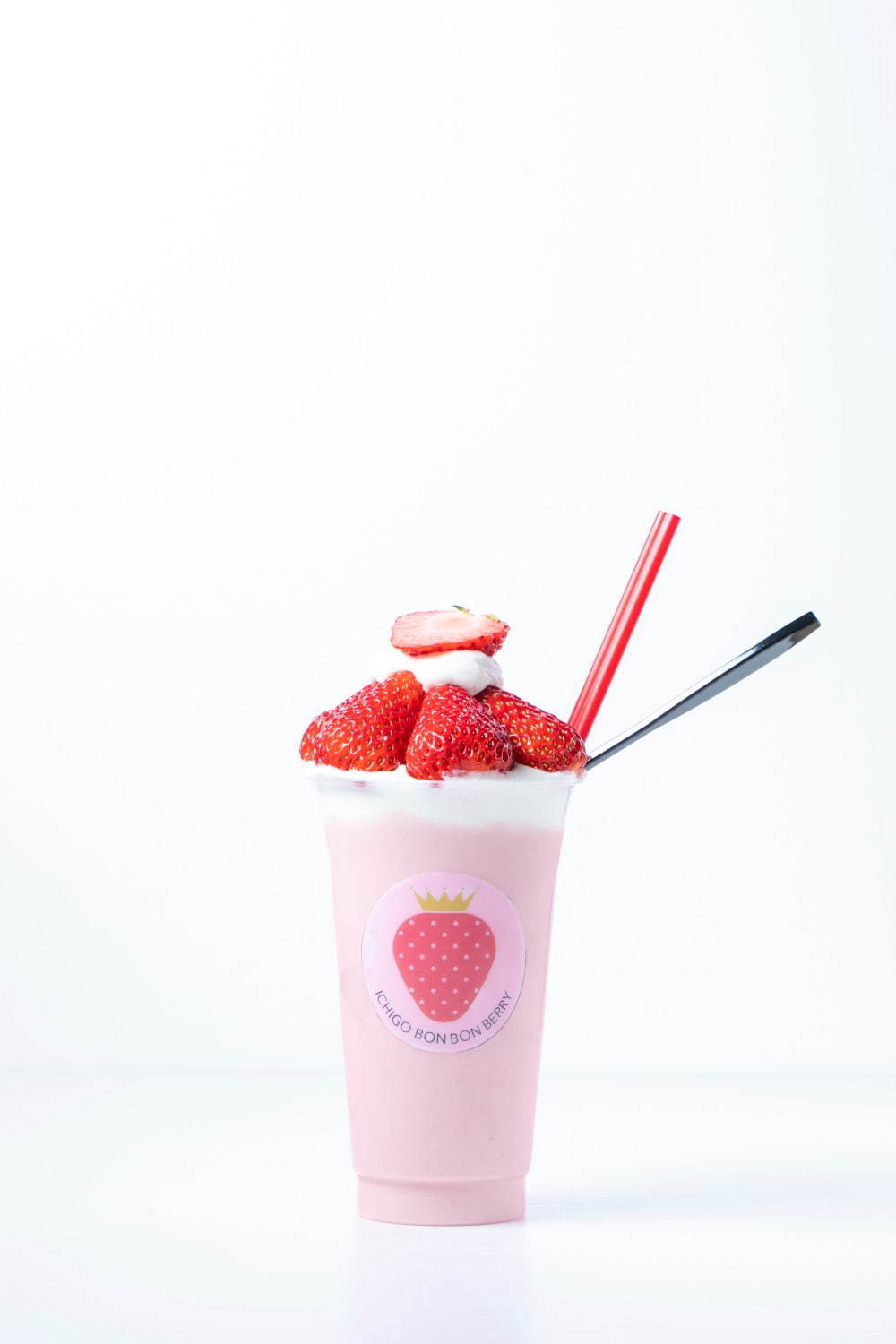ビル1棟丸ごと苺スイーツ専門店 いちごbonbonberry 熱海ハウス が熱海に カフェ 工房併設 ファッションプレス ビル1棟丸ごと苺スイーツ専門店 いちごbonbonberry 熱海ハウス が熱海に カフェ 工房併設 ファッションプレス