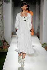 マルベリー 2013年春夏コレクション - 花柄でつくるノスタルジックなガーリースタイル｜写真14