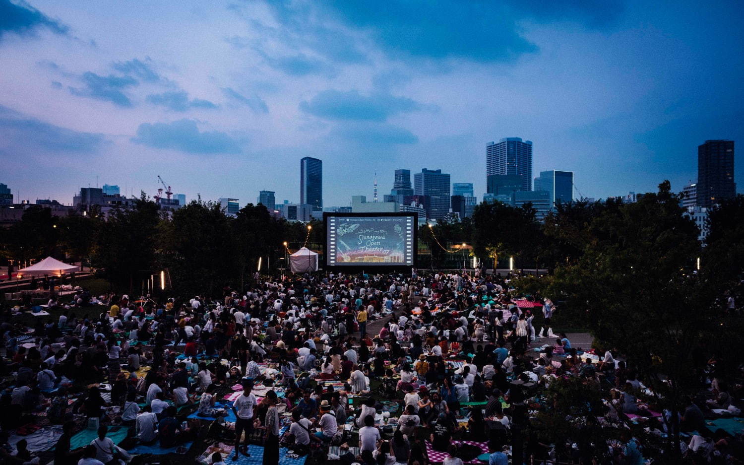 野外映画上映イベント「品川オープンシアター」“ファンタビ”無料上映、フードやドリンクも販売 | 写真