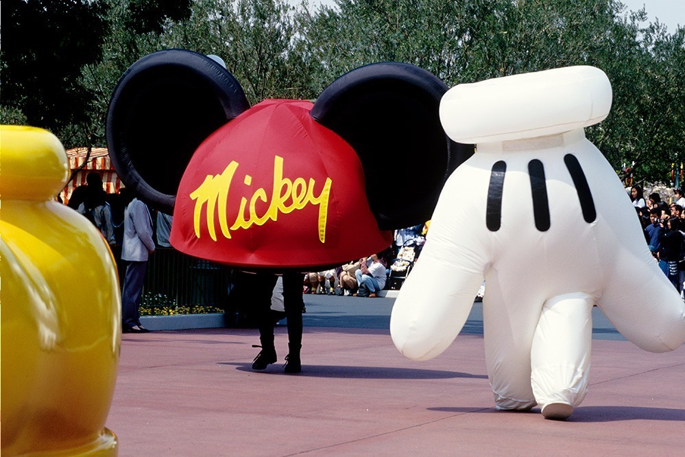 東京ディズニーランドの 平成30年間 を振り返り ユニークなパレードやデコレーションをおさらい ファッションプレス