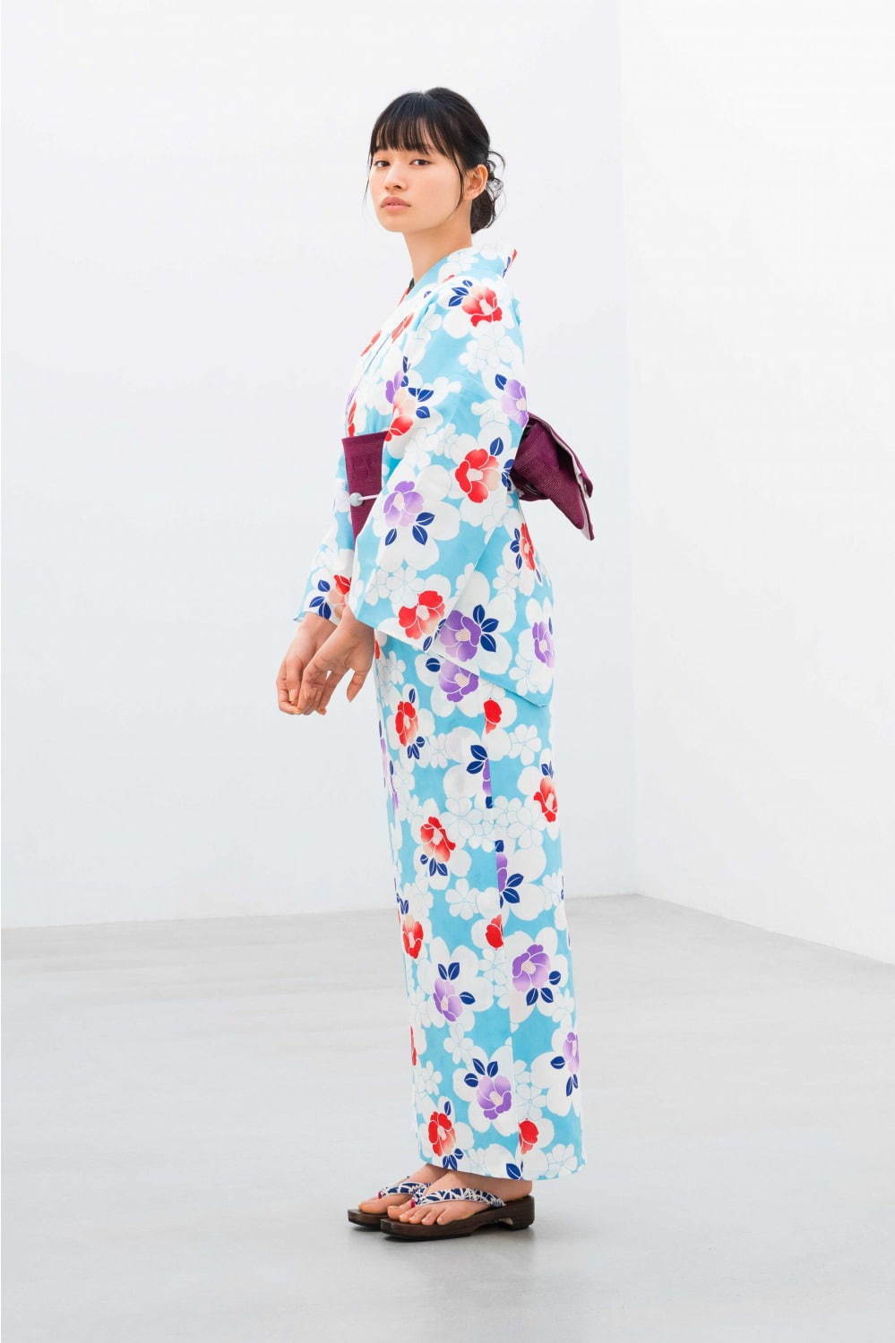きものやまと19年新作ゆかた「ジャパン・ブルー」をベースに金魚や椿の花をあしらって - ファッションプレス