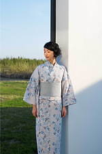 きものやまと19年新作ゆかた「ジャパン・ブルー」をベースに金魚や椿の花をあしらって｜写真10