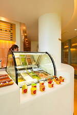 「高輪ゲートウェイシティ」高輪ゲートウェイ駅～泉岳寺駅直結の再開発、商業施設 ニュウマン高輪やホテル｜写真112