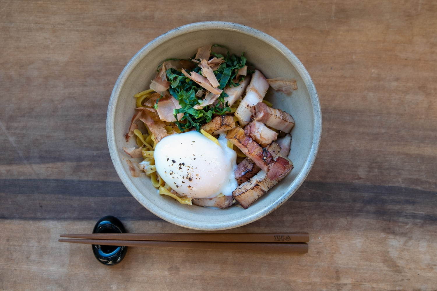 「YUJIラーメン」ベーコンエッグまぜめん(1人前) 999円