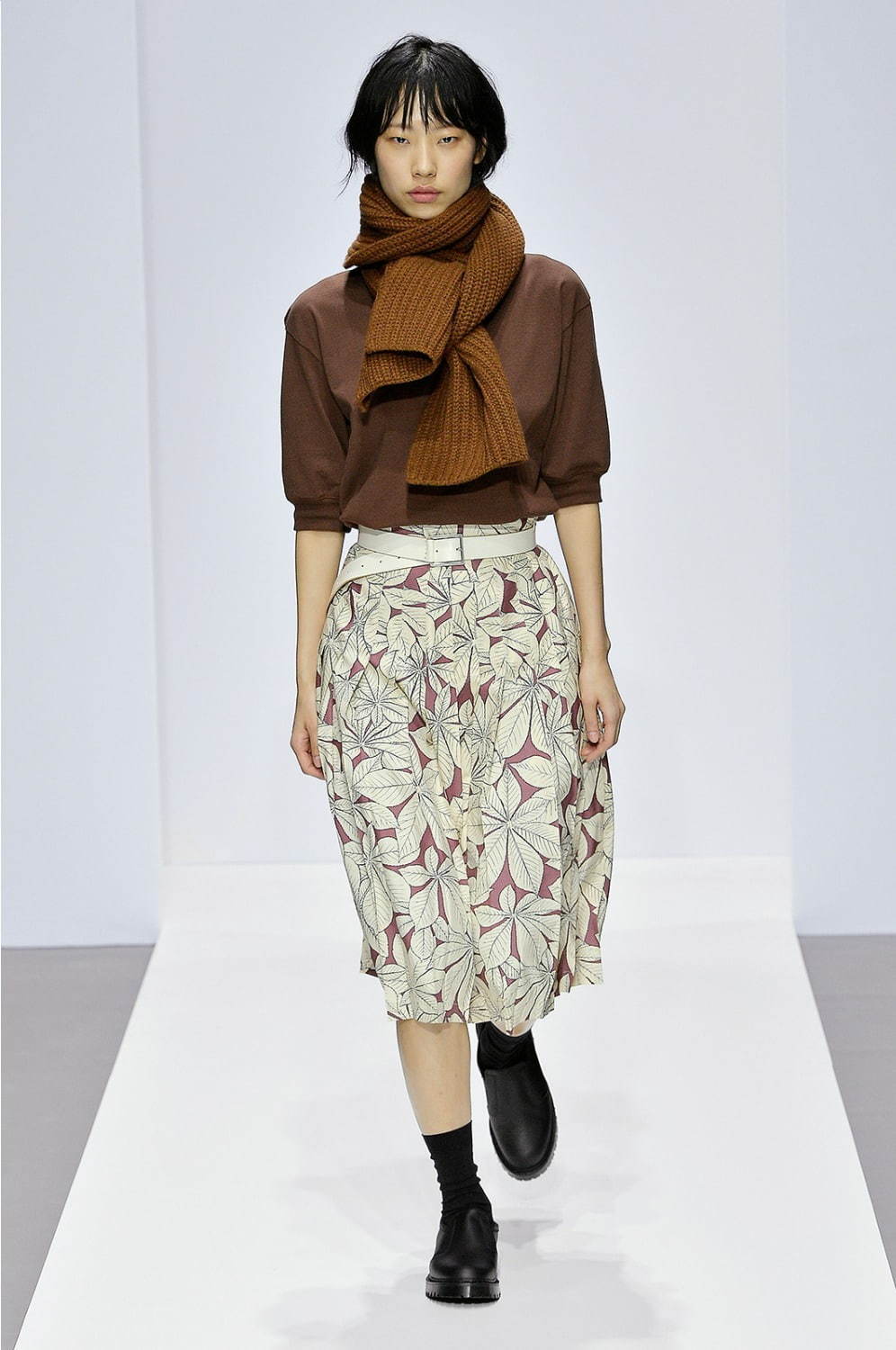 マーガレット・ハウエル 19年秋冬ウィメンズコレクション - マロニエの葉にモダンなムードをのせて - ファッションプレス