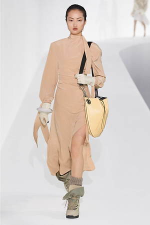 アクネ ストゥディオズ 19年秋冬ウィメンズコレクション - 破壊的な視点で再解釈したワードローブ｜写真42