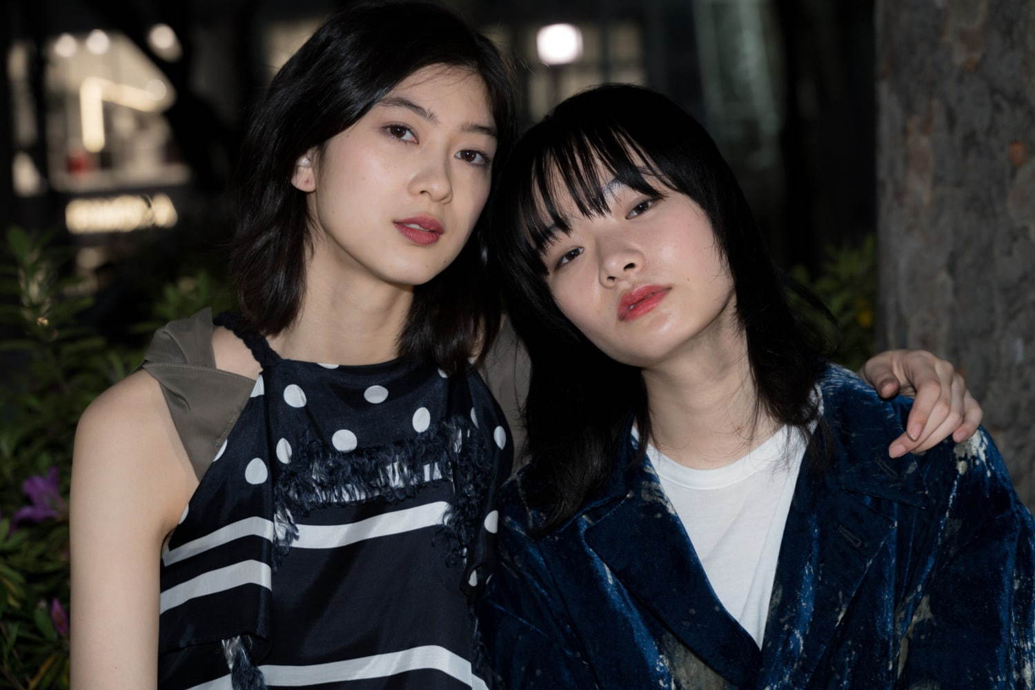 Y's 表参道限定アイテム - ロゴプリントTシャツ&シャツ、“反転ロゴ”の 