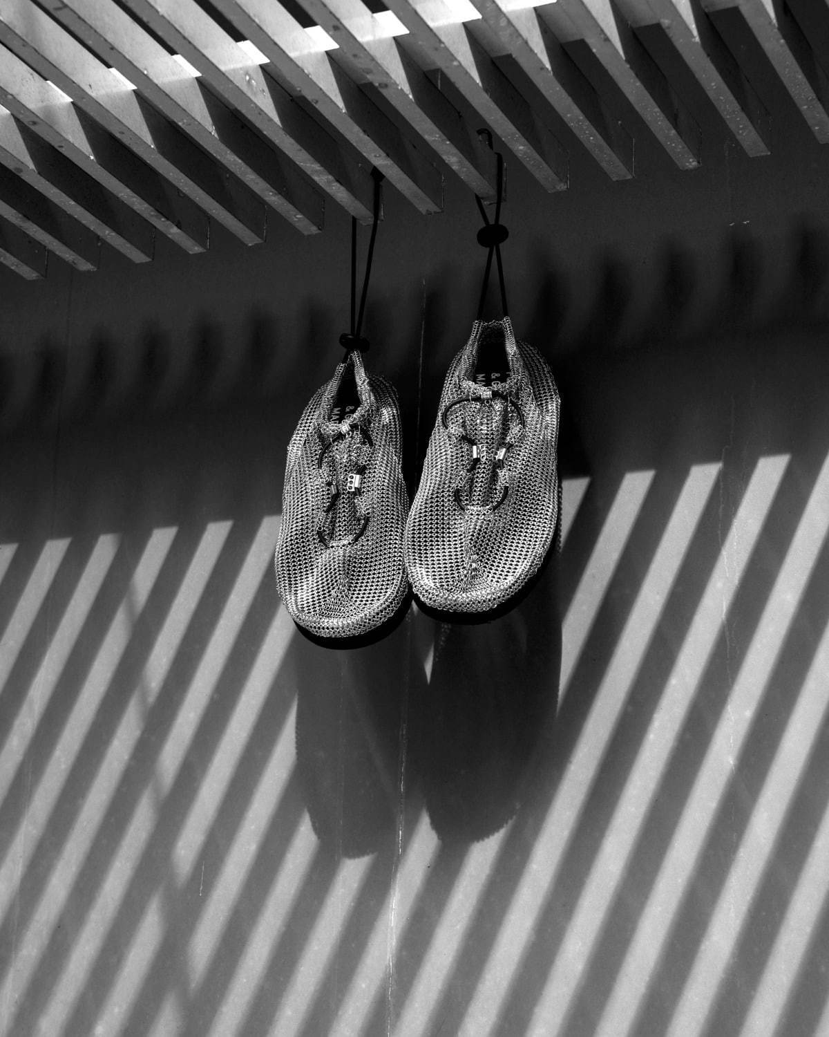フット ザ コーチャーのステンレス鋼メッシュシューズ、靴下のように柔らかい履き心地｜写真3