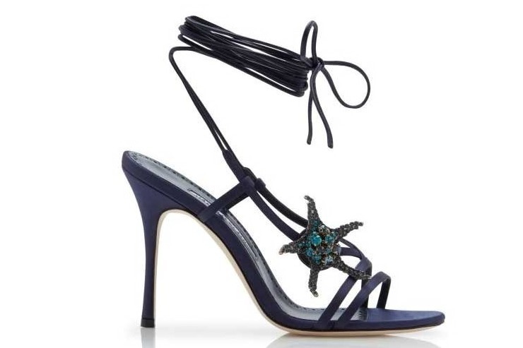 マノロ ブラニク初の旗艦店が表参道に、メンズシューズが初上陸"ヒトデ"ビジューの限定サンダルも 