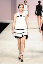 エルマンノ シェルヴィーノ 2013年春夏コレクション - 鮮やかな発色でつくるボーホーシック｜写真30