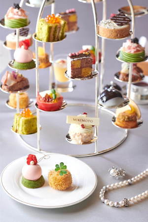 ザ・ペニンシュラ東京×ミキモト“真珠”から着想のアフタヌーンティー、パールをイメージしたスイーツなど｜写真1