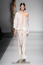 ブルマリン(BLUMARINE) 2013年春夏コレクション - きらめきに包まれた虹色フェミニティ｜写真2