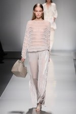 ブルマリン(BLUMARINE) 2013年春夏コレクション - きらめきに包まれた虹色フェミニティ｜写真5