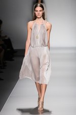 ブルマリン(BLUMARINE) 2013年春夏コレクション - きらめきに包まれた虹色フェミニティ｜写真9