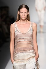 ブルマリン(BLUMARINE) 2013年春夏コレクション - きらめきに包まれた虹色フェミニティ｜写真13
