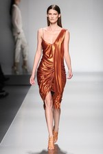 ブルマリン(BLUMARINE) 2013年春夏コレクション - きらめきに包まれた虹色フェミニティ｜写真15