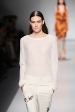 ブルマリン(BLUMARINE) 2013年春夏コレクション - きらめきに包まれた虹色フェミニティ｜写真17