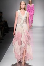 ブルマリン(BLUMARINE) 2013年春夏コレクション - きらめきに包まれた虹色フェミニティ｜写真22