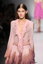 ブルマリン(BLUMARINE) 2013年春夏コレクション - きらめきに包まれた虹色フェミニティ｜写真25