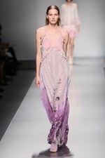 ブルマリン(BLUMARINE) 2013年春夏コレクション - きらめきに包まれた虹色フェミニティ｜写真33