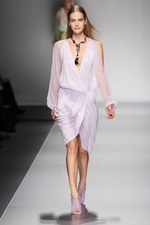 ブルマリン(BLUMARINE) 2013年春夏コレクション - きらめきに包まれた虹色フェミニティ｜写真36