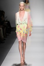 ブルマリン(BLUMARINE) 2013年春夏コレクション - きらめきに包まれた虹色フェミニティ｜写真37