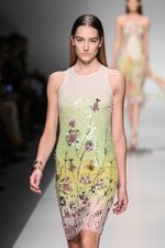 ブルマリン(BLUMARINE) 2013年春夏コレクション - きらめきに包まれた虹色フェミニティ｜写真41