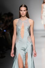 ブルマリン(BLUMARINE) 2013年春夏コレクション - きらめきに包まれた虹色フェミニティ｜写真48