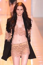 ヴェルサーチ(VERSACE) 2013年春夏コレクション - 夏の太陽が似合う、ロックセクシー｜写真8