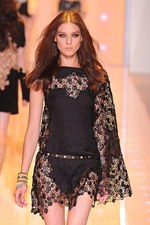ヴェルサーチ(VERSACE) 2013年春夏コレクション - 夏の太陽が似合う、ロックセクシー｜写真10