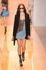 ヴェルサーチ(VERSACE) 2013年春夏コレクション - 夏の太陽が似合う、ロックセクシー｜写真33