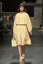 トラサルディ 2013年春夏コレクション - ニューヨークでの休暇を楽しむアクティブウーマン｜写真2