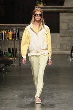 トラサルディ 2013年春夏コレクション - ニューヨークでの休暇を楽しむアクティブウーマン｜写真6